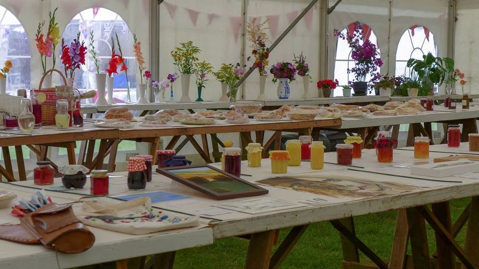 Small dole flower show