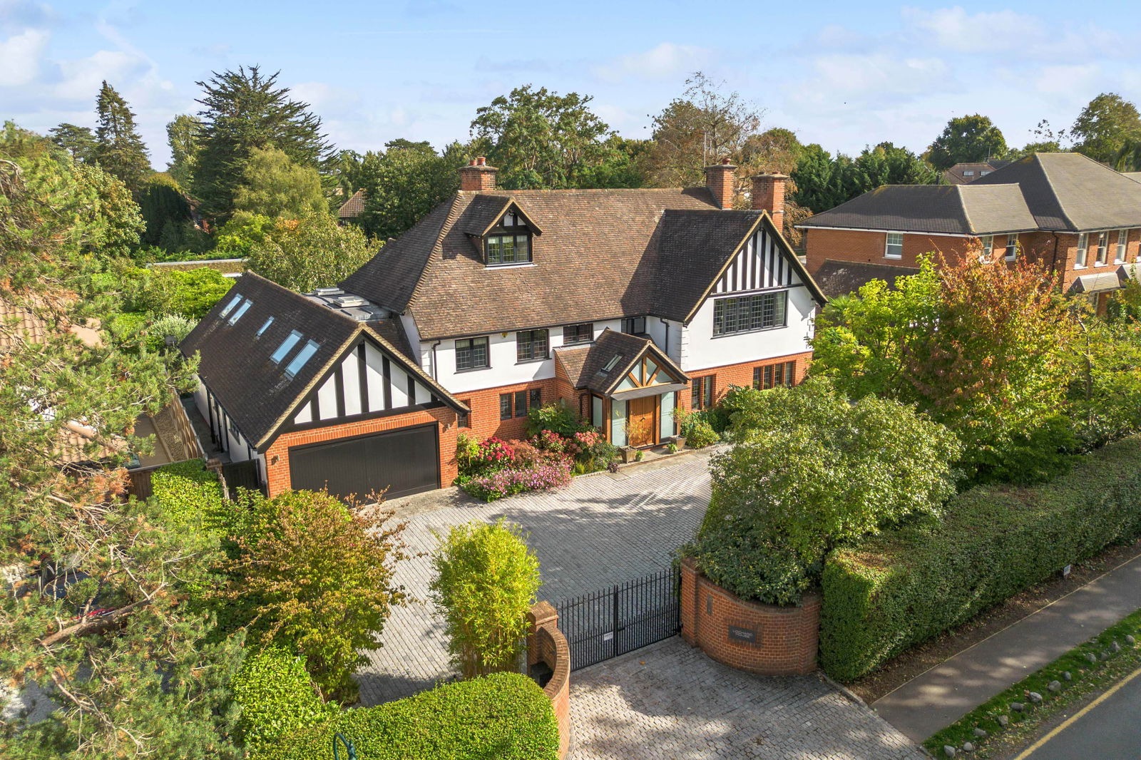 britain-s-most-expensive-houses-meet-ed-and-simon-fine-country