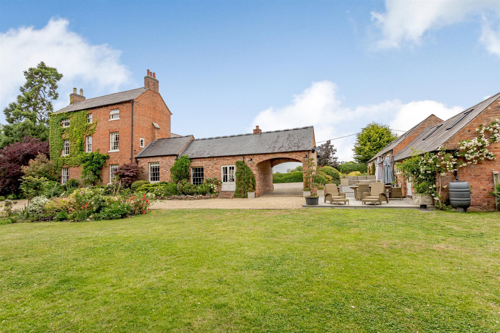 Dunton Bassett, Leicestershire, 5 Bedrooms Externa;
