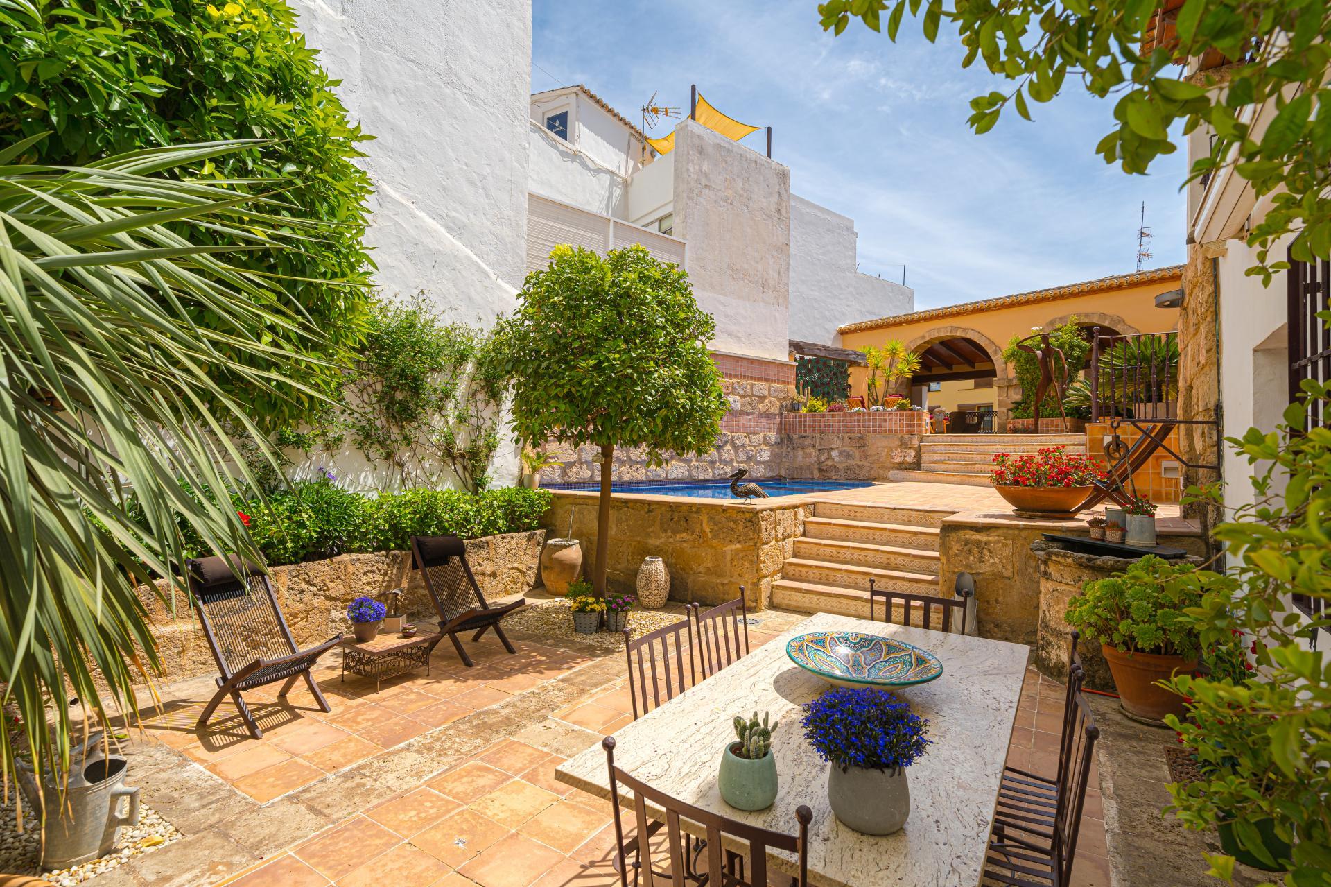 Step into the garden Beautiful properties with exquisite gardens