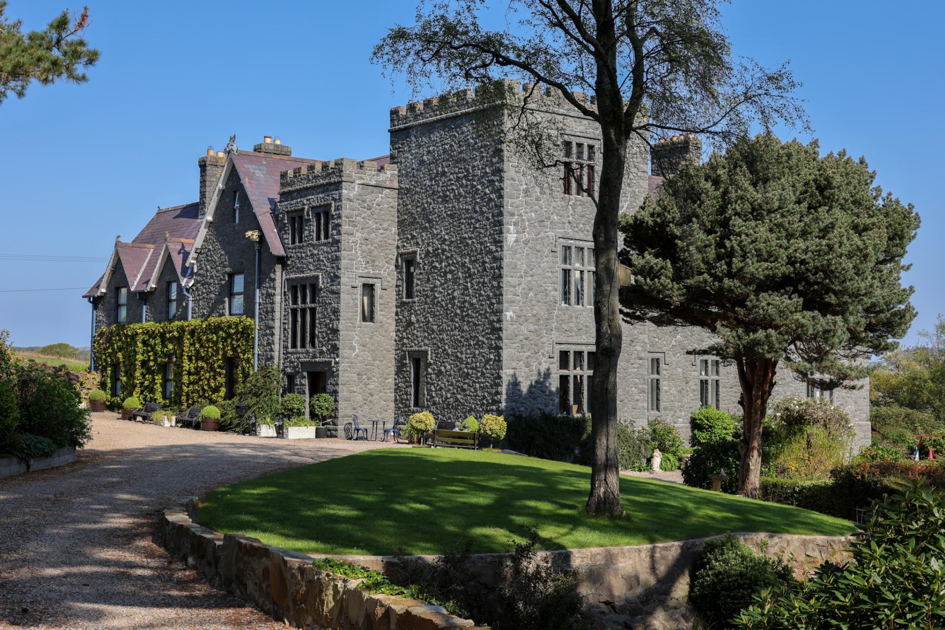 Llanbedrog, Wales 9 Bedrooms