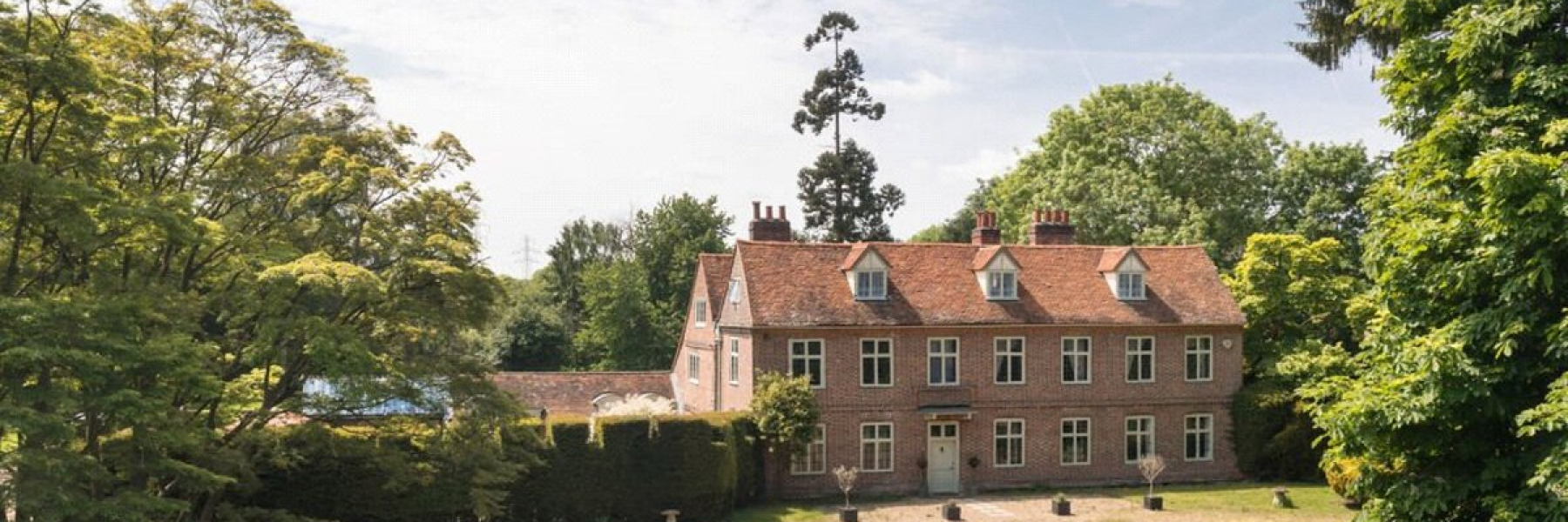 6 Bedroom Detached House For Sale in Hollow Hill Road Iver SL0