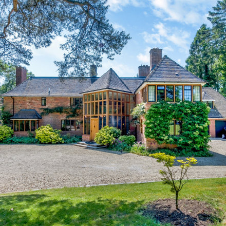 Sold within 6 days for 1.6% over guide price