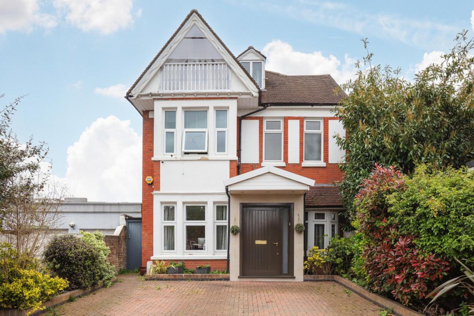 What’s the Ealing housing market doing; March 2024? Fine & Country