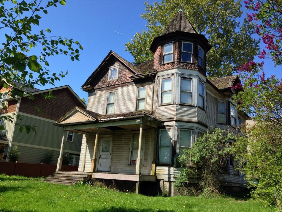 Should you warn a potential buyer that your house is haunted?