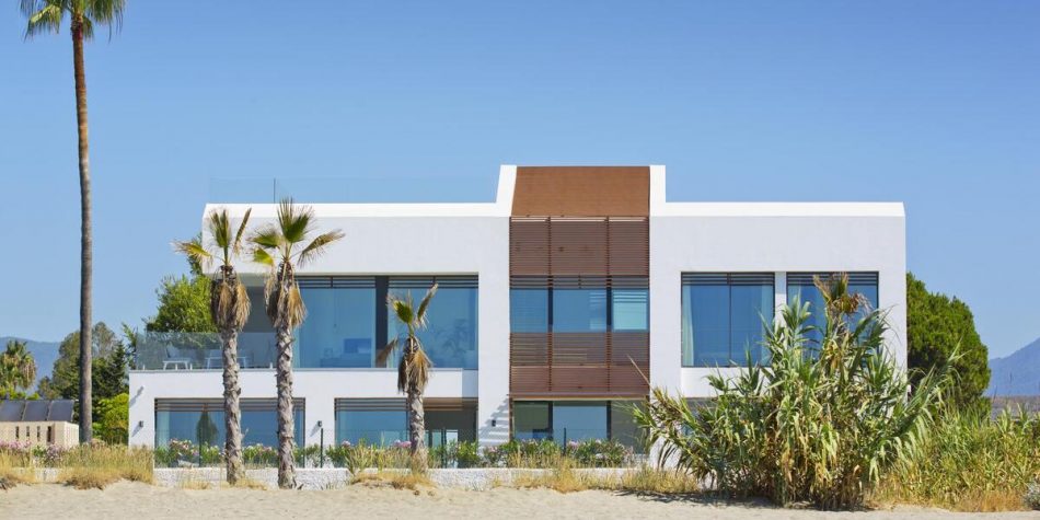 Around the World in 10 Beachfront Homes