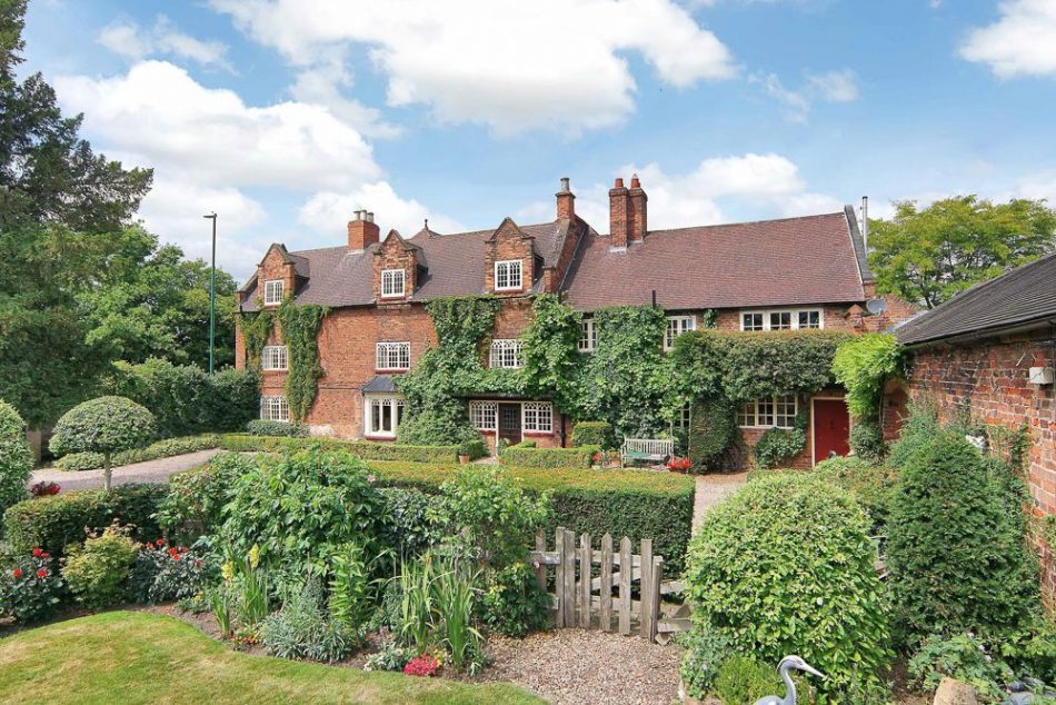 Time for a facelift? Top 10 ways to increase your home's kerb appeal