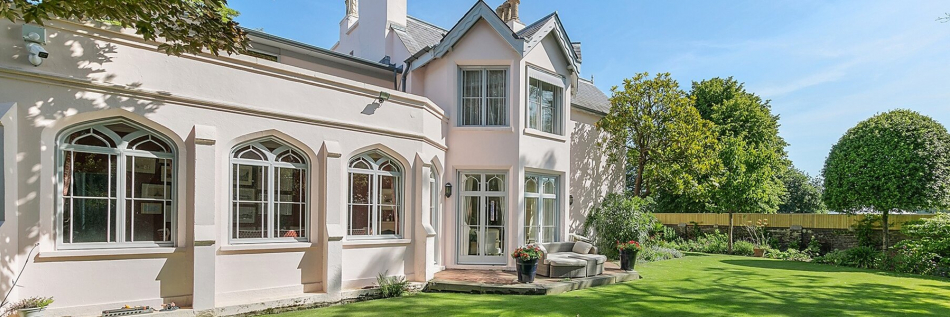 Welcome to Wimbledon: Where London Charm Meets Suburban Tranquility