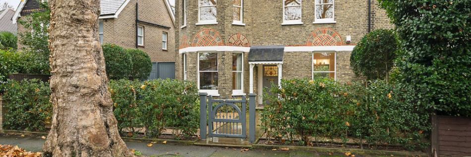 Top 5 Compelling Reasons to Make Wimbledon Your Home