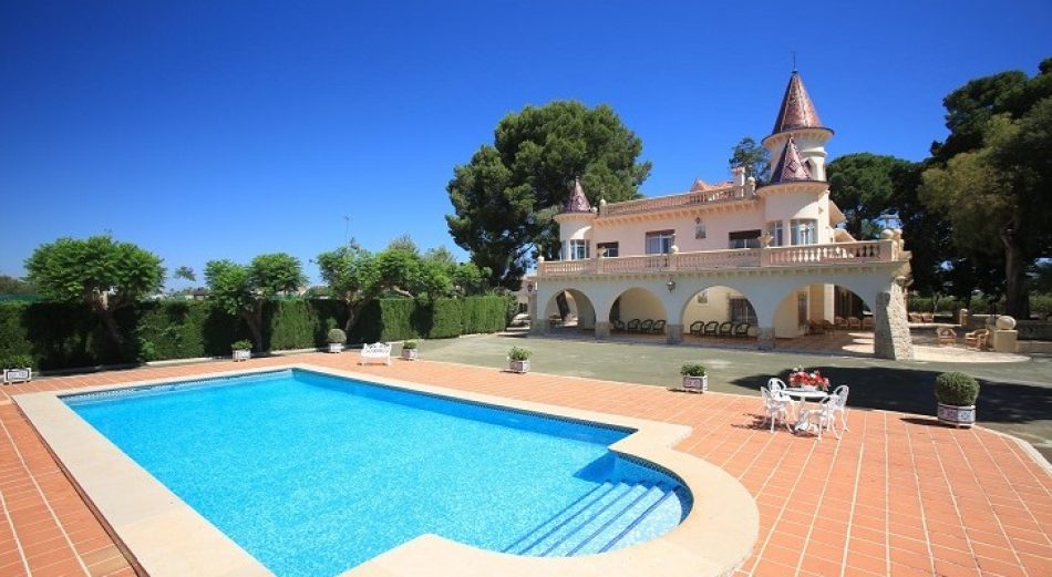 Priceless Property: Unusual homes from around the World