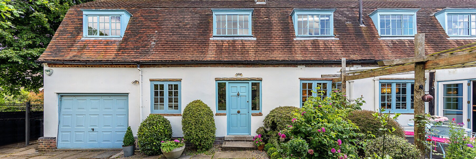 Navigating the Waves: Unveiling Wimbledon's Real Estate Market Trends