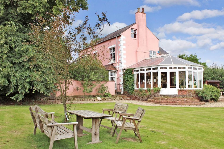 Top 10 romantic homes