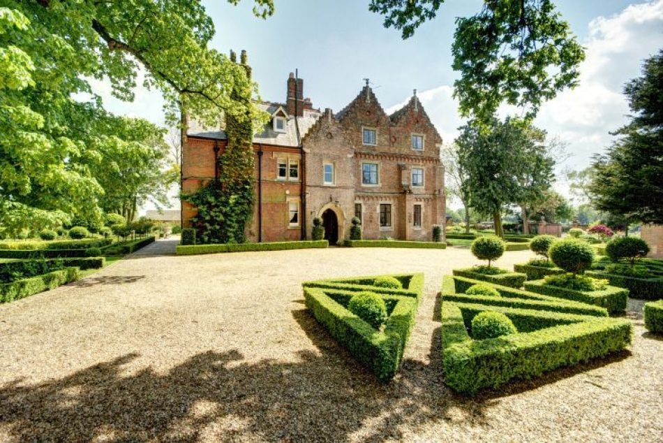 Love shacks: Perfect properties for Valentine's Day