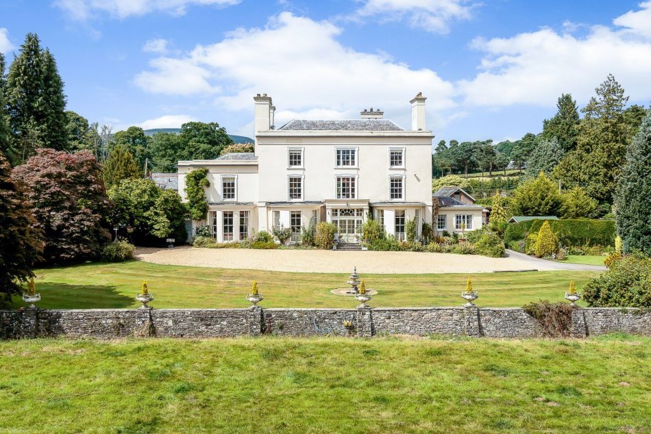 How to get the best price when a surveyor values your home