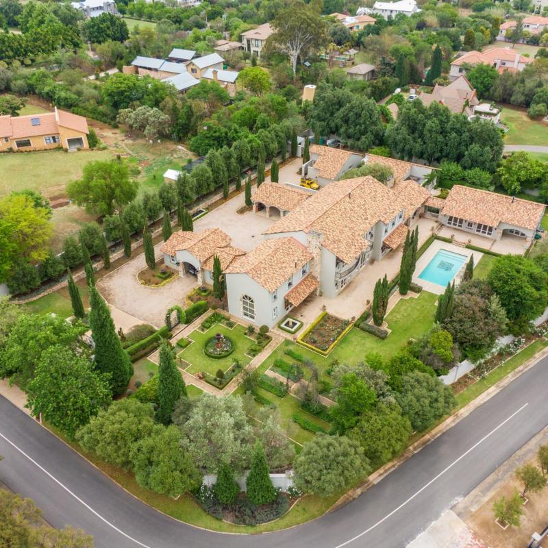 House for sale with 6 bedrooms, Blue Hills Country Estate, Midrand Fine & Country