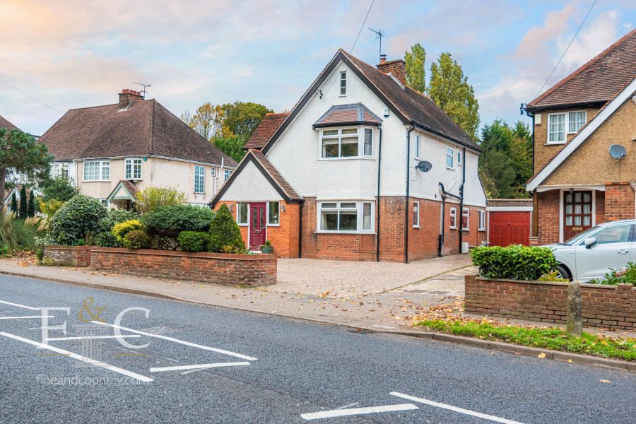 Detached House for sale with 4 bedrooms, Station Road, Broxbourne