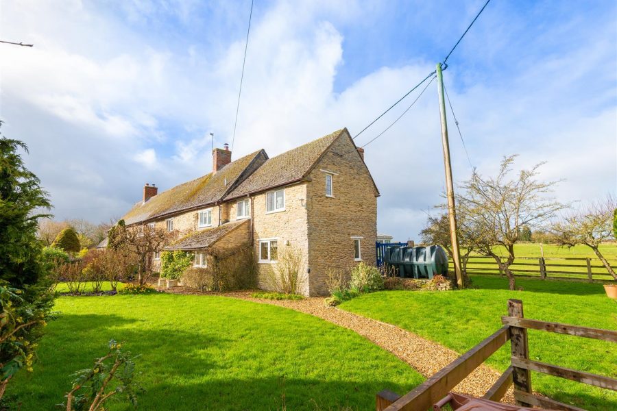 Cottage for sale with 3 bedrooms, Bicester Road, Bucknell Fine & Country