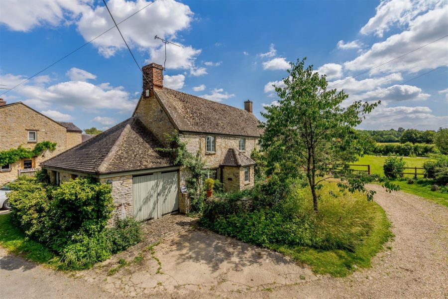 Cottage for sale with 3 bedrooms, Stoke Lyne, Oxfordshire Fine & Country