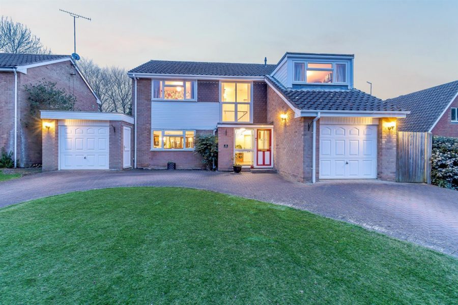 Detached House for sale with 4 bedrooms, Spinney Drive, Collingtree Fine & Country