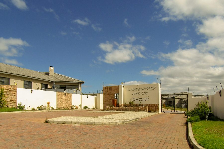 House for sale with 3 bedrooms, Blue Waters Estate, Jeffreys Bay Fine