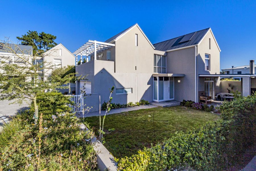 House for sale with 3 bedrooms, Somerset Lakes, Somerset West Fine