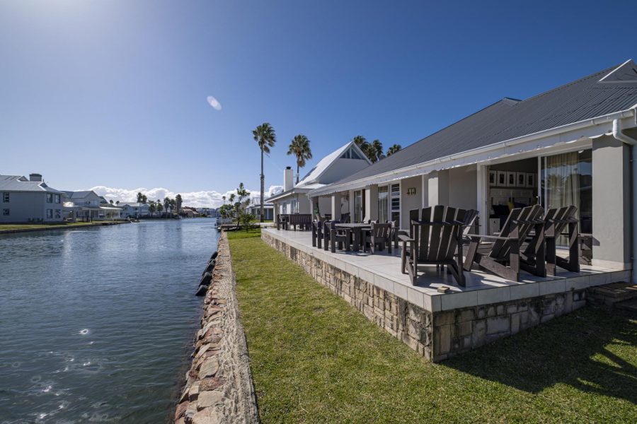 House for sale with 3 bedrooms, Marina Martinique, Jeffreys Bay Fine