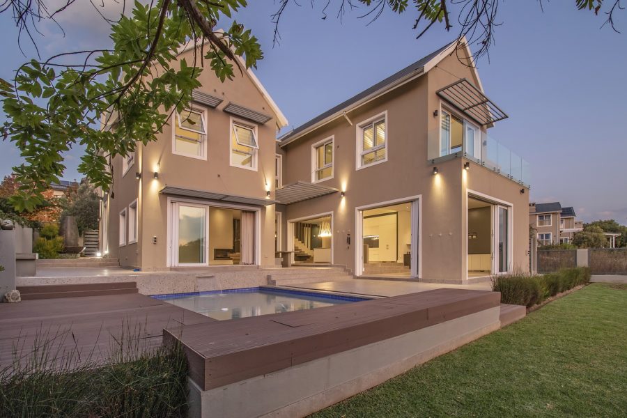 House for sale with 4 bedrooms, Waterfall Country Village, Midrand