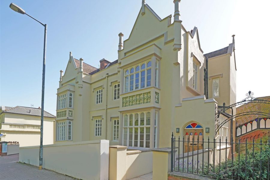 Duplex for sale with 2 bedrooms, Wells Road, Malvern Fine & Country