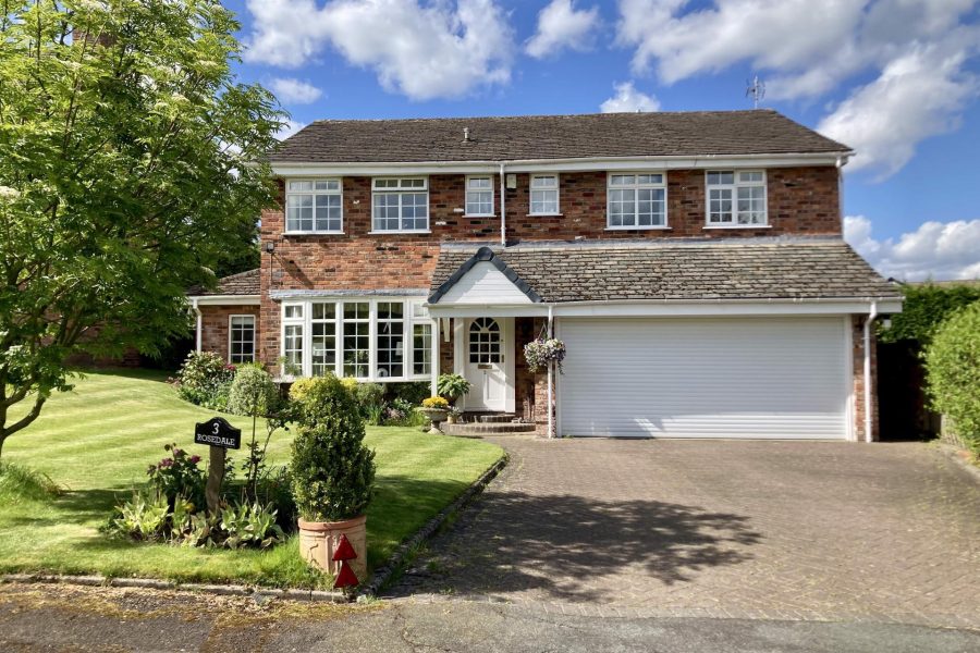 House for sale with 5 bedrooms, The Paddocks, Prestbury Fine & Country