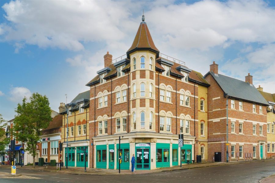 Apartment for sale with 2 bedrooms, Kings Road, Berkhamsted Fine
