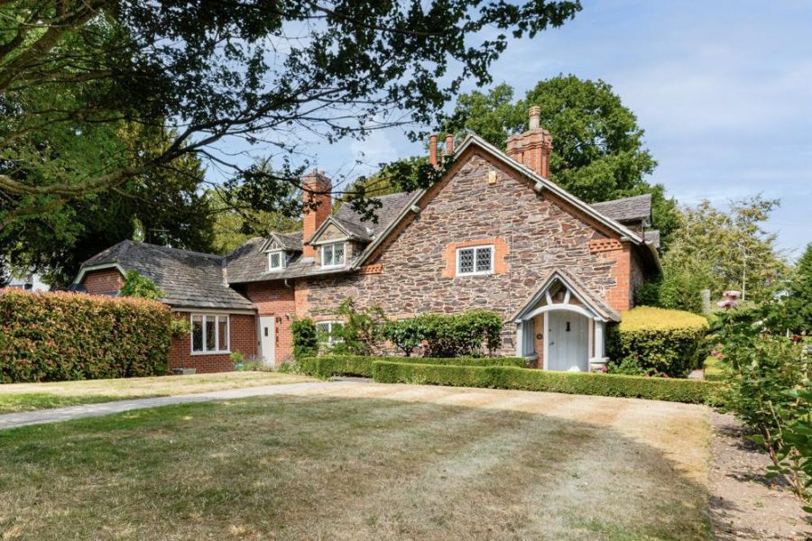 Cottage for sale with 3 bedrooms, Forest Road, Woodhouse Fine & Country