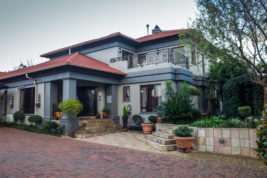 House for sale with 5 bedrooms, Aerorand, Middelburg Fine & Country