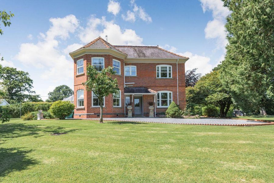 Detached House for sale with 4 bedrooms, Llanarthney, Carmarthen Fine