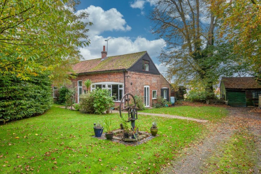 Detached House for sale with 4 bedrooms, Drayton Fine & Country