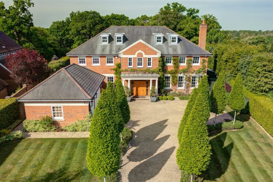 Detached House for sale with 7 bedrooms, Camp Road, Gerrards Cross