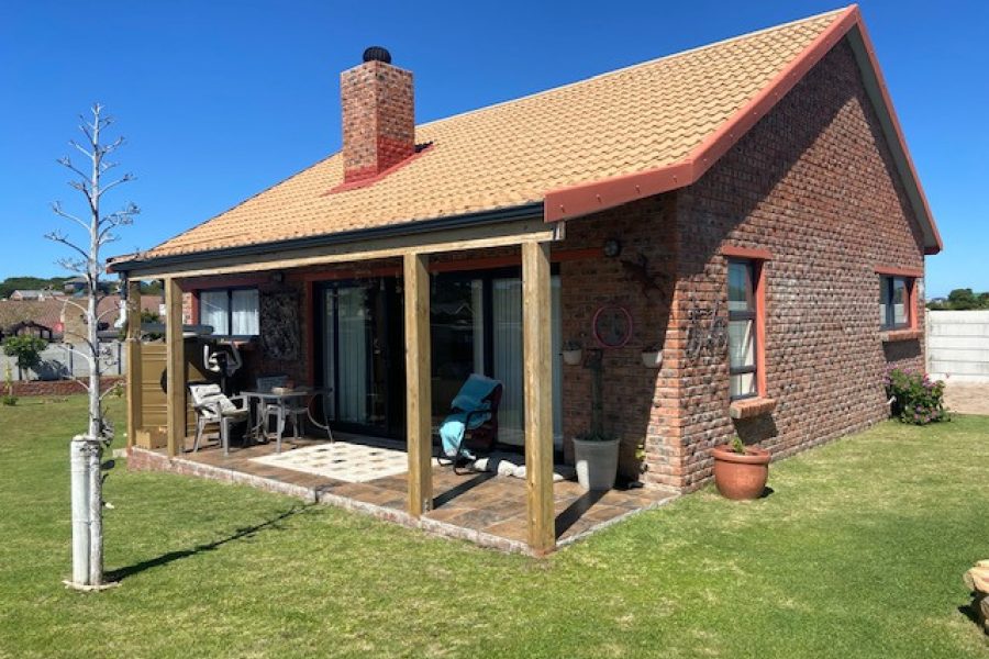 House for sale with 1 bedroom, Paradise Beach, Jeffreys Bay Fine
