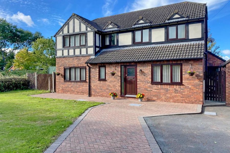Detached House for sale with 4 bedrooms, Frankby Road, Frankby Fine