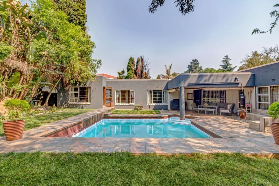 House for sale with 4 bedrooms, Douglasdale, Sandton Fine & Country