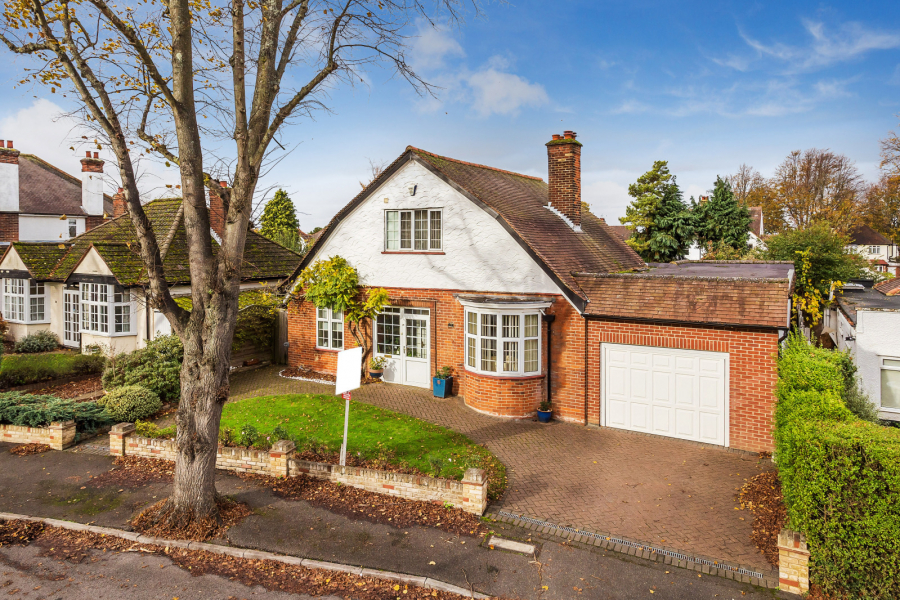 Detached House for sale with 4 bedrooms, Meadowside Road, South Cheam Fine & Country