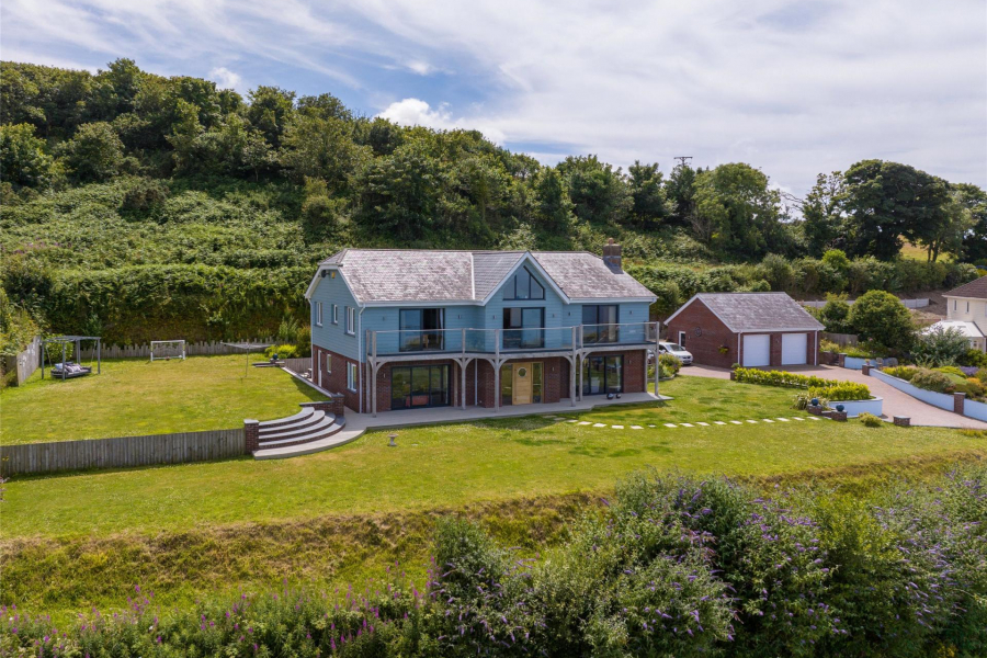 Detached House for sale with 4 bedrooms, Channel View,