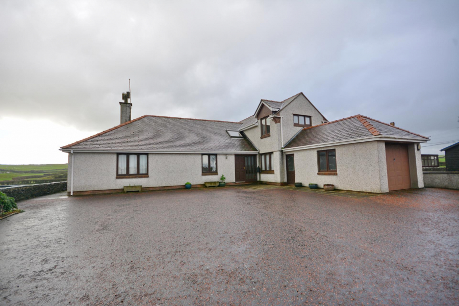 Detached House for sale with 5 bedrooms, Llanfechell Near Amlwch Fine