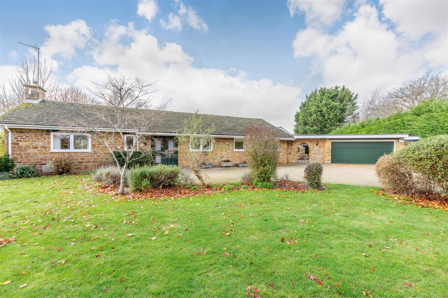 Bungalow for sale with 4 bedrooms, Wroxton Heath, Banbury Fine & Country