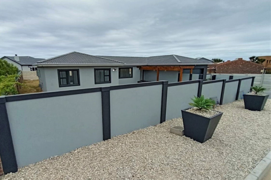 House for sale with 3 bedrooms, Wavecrest, Jeffreys Bay Fine & Country