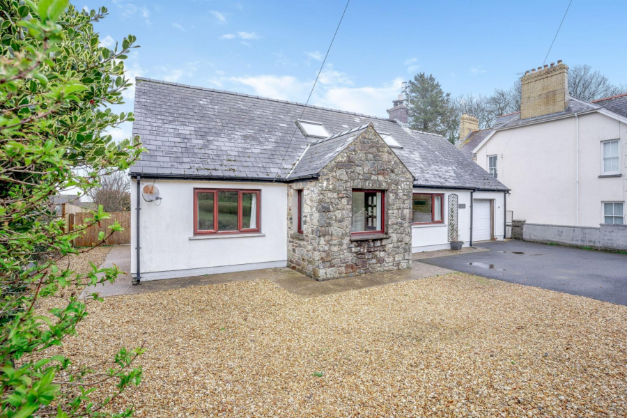 Detached House for sale with 5 bedrooms, Ailfryn Fishguard Road Newport