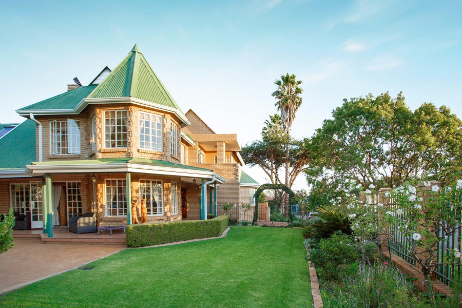 House for sale with 4 bedrooms, Cornwall Hill, Centurion Fine & Country