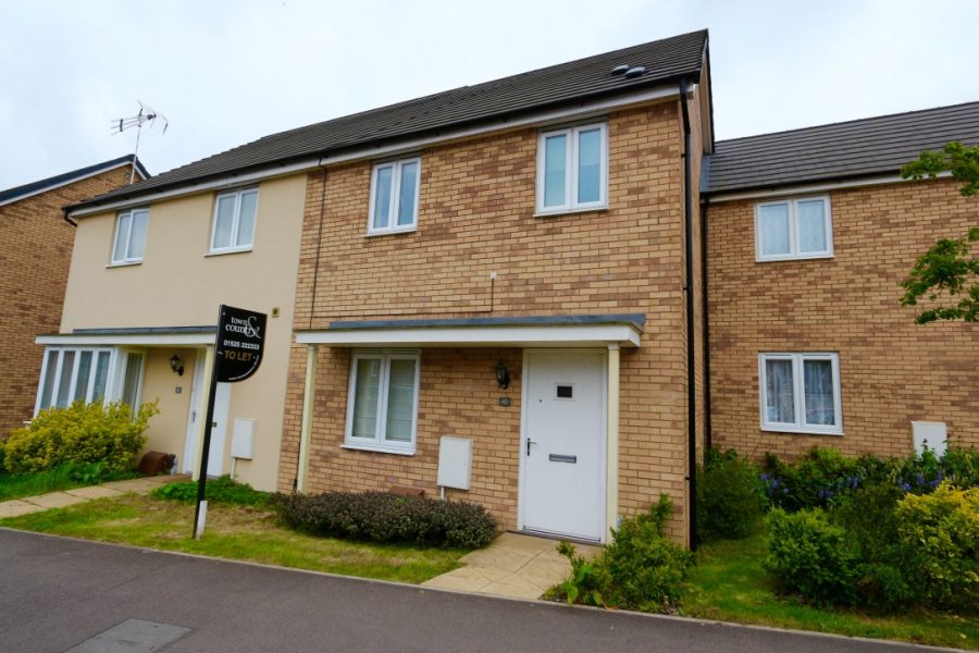 House to rent with 3 bedrooms, Kestrel Way, Leighton Buzzard Fine